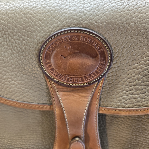 Vintage Dooney & Bourke Essex Brown Leather Beige Brown Crossbody - Picture 10 of 12